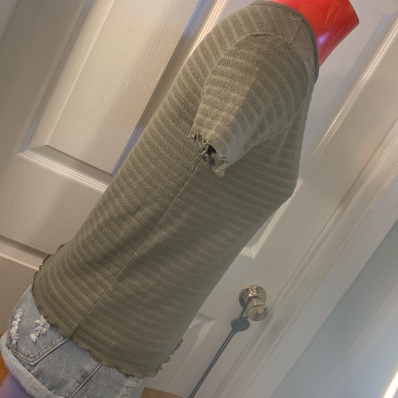 Mossy Sage Green 90s Feel Top - Picture 6 of 9